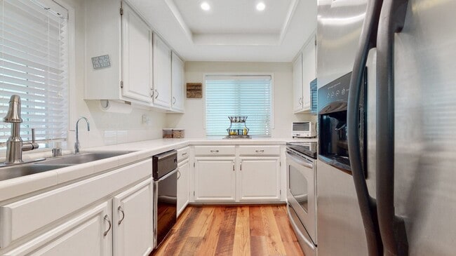 Building Photo - Charming 2-bedroom in Redwood Shores - $3,...