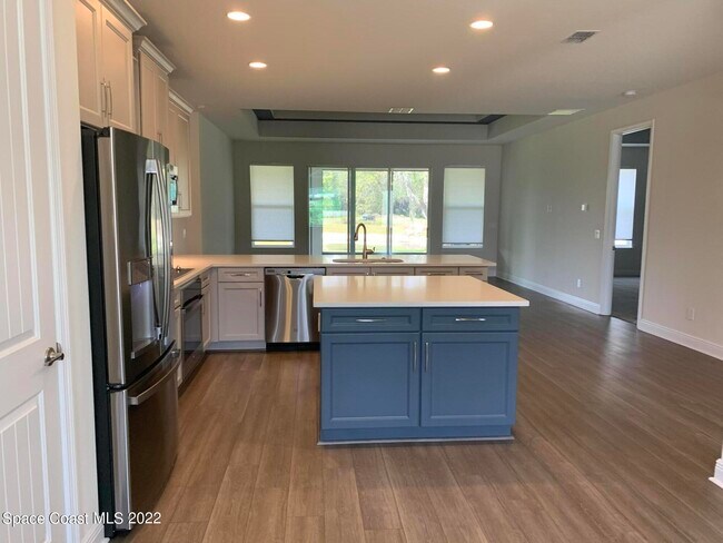 Building Photo - 1893 Killian Dr