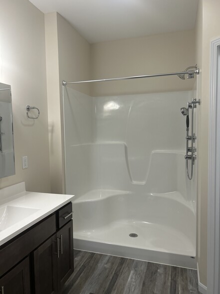 Master bath. - 3892 Stadium St