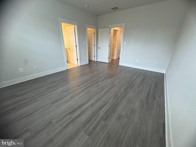 Building Photo - 203 Pomegranate Ln