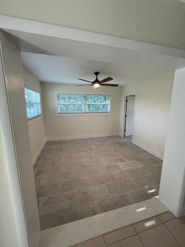 Building Photo - Updated 3 bedroom 2 Bathroom home in Beau ...