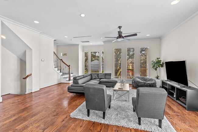 Building Photo - 4831 Chenevert St