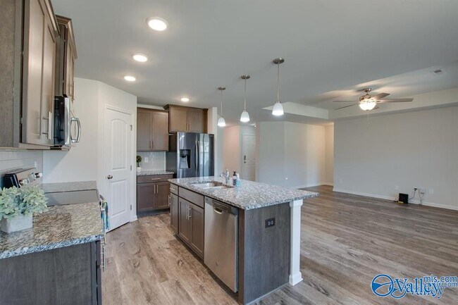 Building Photo - 123 Daymark Dr