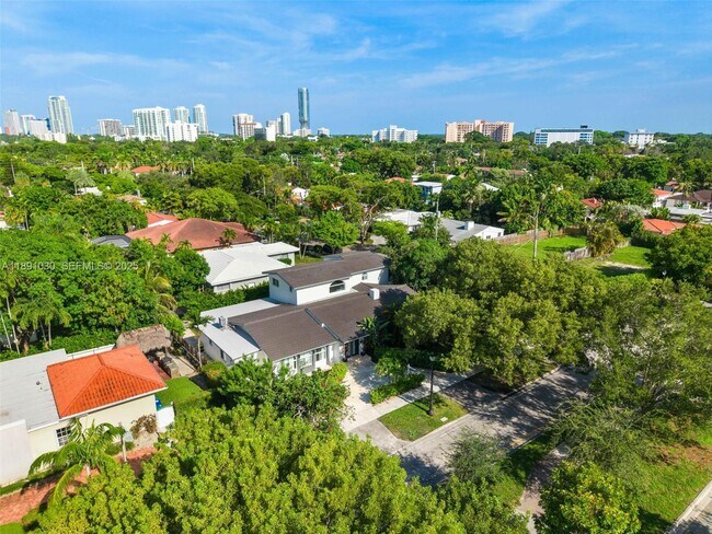 Building Photo - 1651 SW 13th Ave