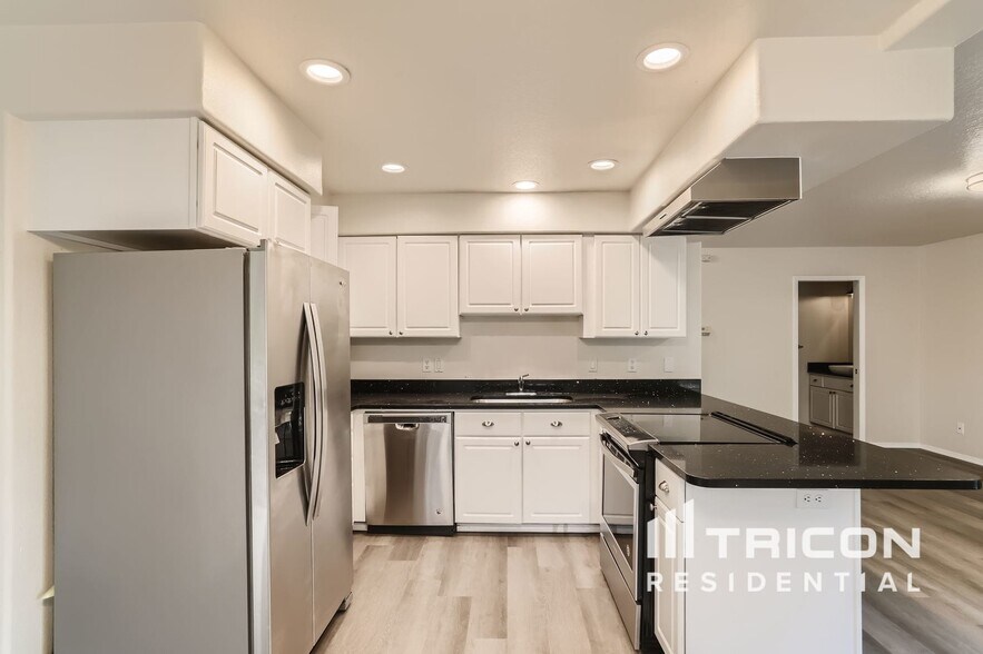 Building Photo - 16019 SW Hawk Ct