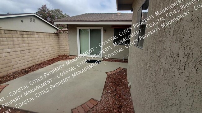 Building Photo - 1696 Carmel Cir E