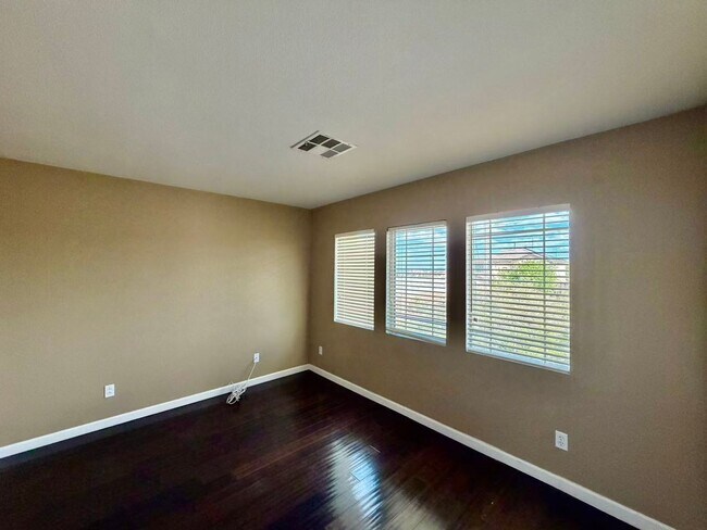 Building Photo - Beautiful and well-maintained two-story home in summerlin