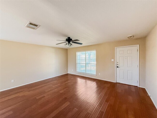 Building Photo - 909 Remington Dr