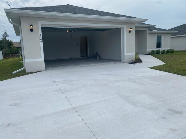 Building Photo - 2926 Diplomat Pkwy W