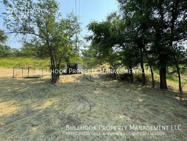 Building Photo - 220 11th St