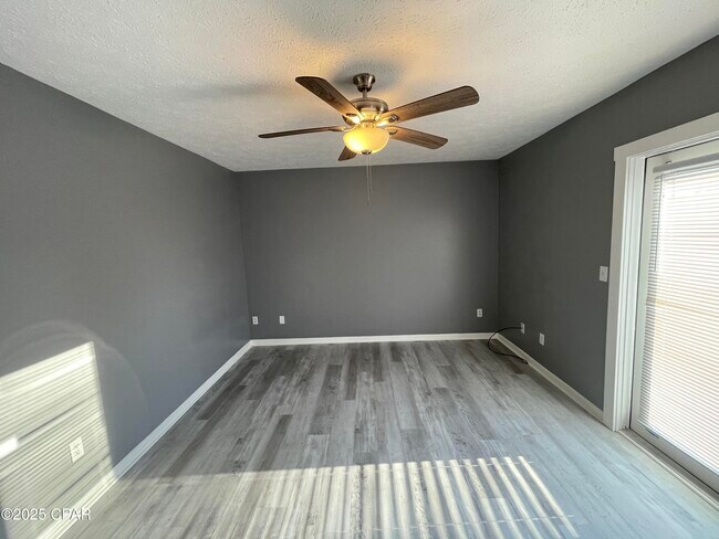 Building Photo - 132 Parker Village Cir