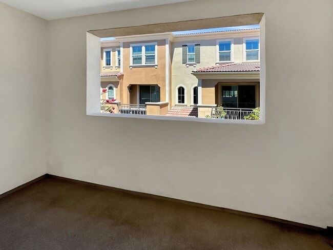 Building Photo - Luxury 4Bd/3.5Ba Smart Home in Gated Lake ...