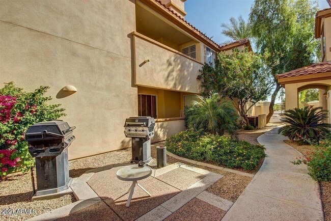 Building Photo - 2992 N Miller Rd