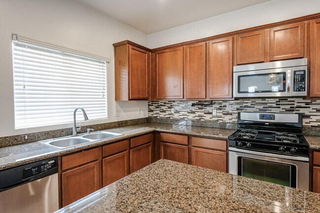 Building Photo - 12039 W Leather Ln