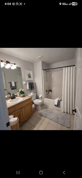 Building Photo - 518 SE 5th Pl