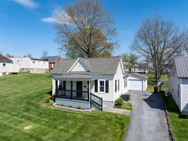 Building Photo - 220 Highland Ave