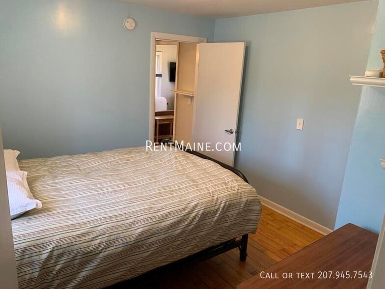 Building Photo - 1844 Essex St