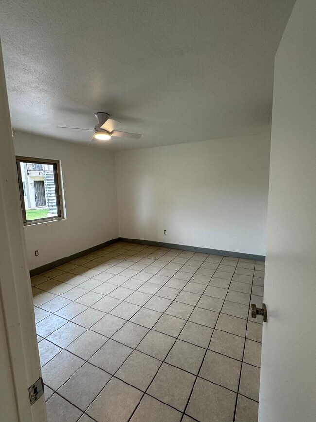 Building Photo - 8130 N 33rd Dr