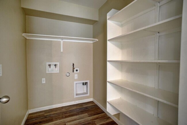Building Photo - 319 Wildcat Dr