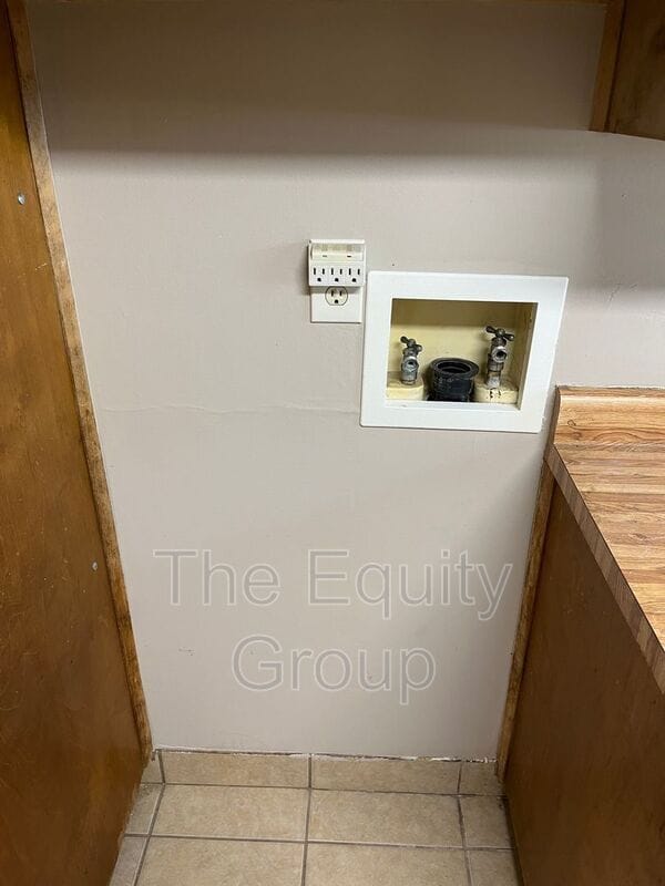 Building Photo - 515 N M St