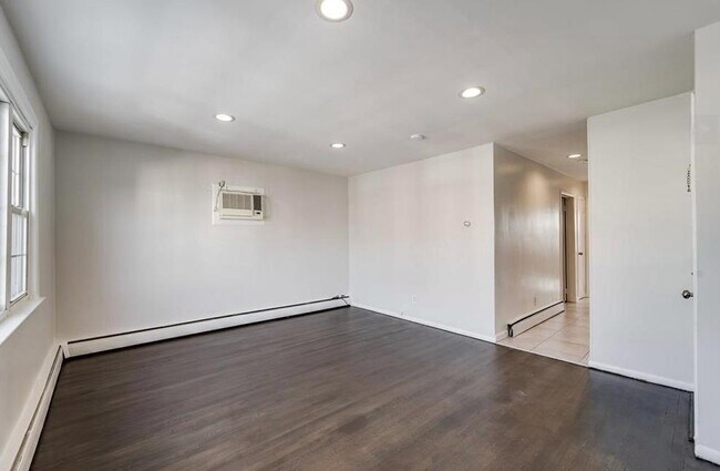 Building Photo - 194 Hancock Ave