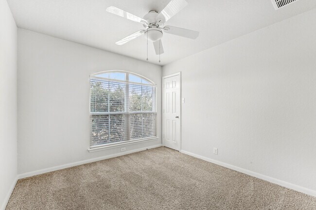 Building Photo - 216 Teron Dr