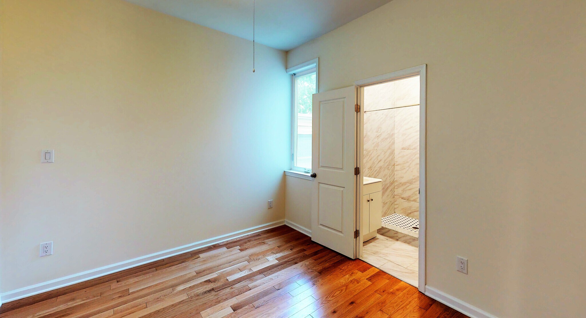 MIDDLE BEDROOM BATHROOM - 303 N 41st St