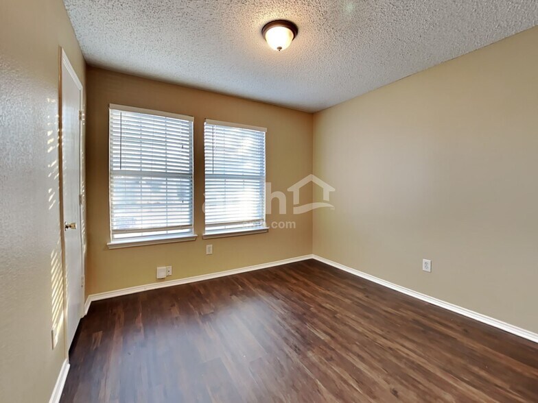 Building Photo - 2970 Marquis Ln