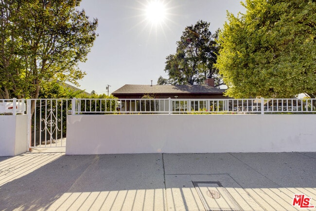 Building Photo - 10529 Mt Gleason Ave