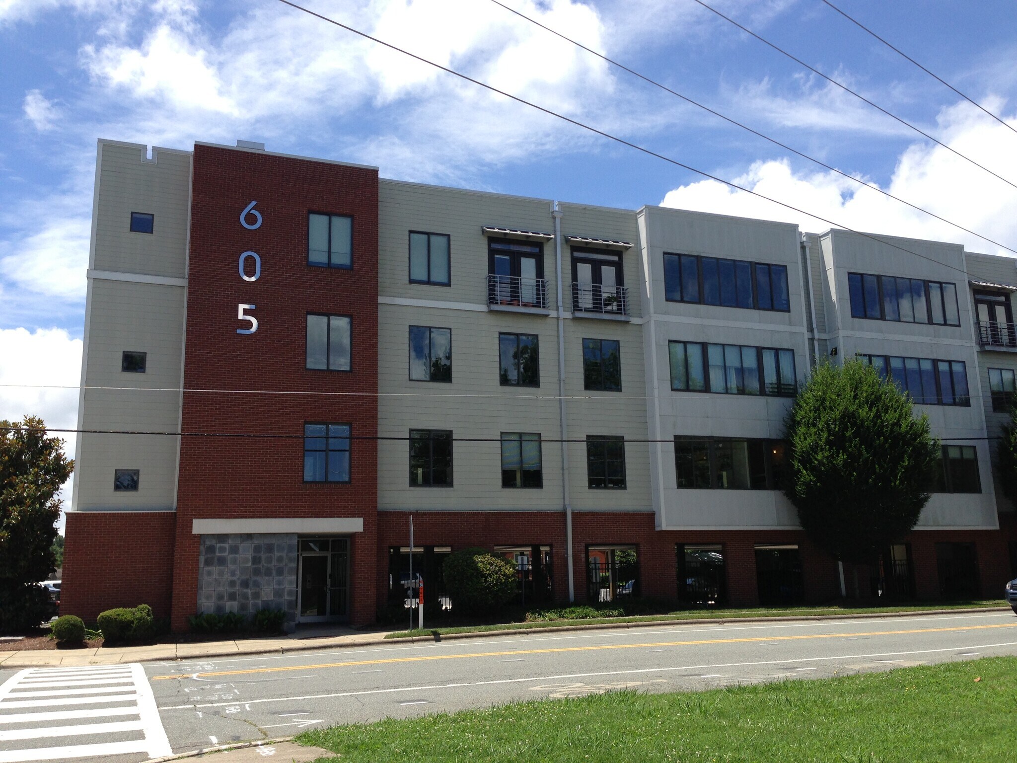 Building Photo - 605 W Main St