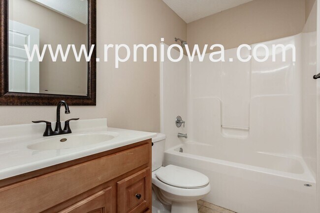Building Photo - ESTABLISHED NEIGHBORHOOD!!! 4 Bedroom, 3 Bath Home in Ankeny