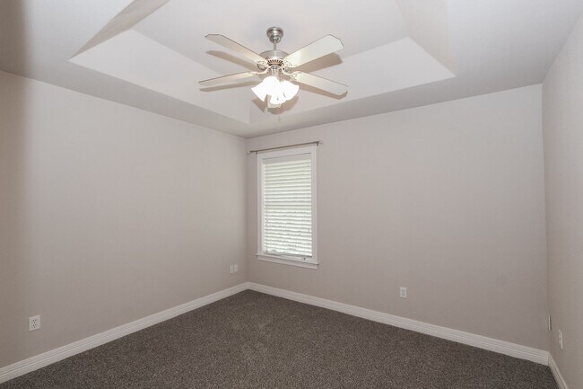 Building Photo - Stunning 3 Bedroom Home in Farmington