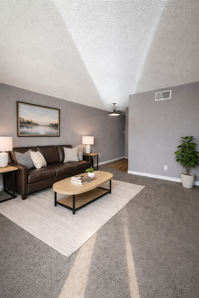 Building Photo - 690 Hudson St