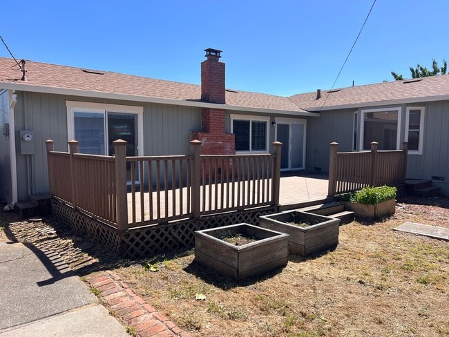 Building Photo - 3 Bedroom home for Rent