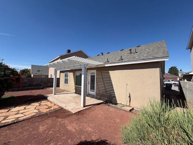 Building Photo - 3 Bedroom Single Story Home Available Near McMahon Blvd NW & Kayenta St NW!