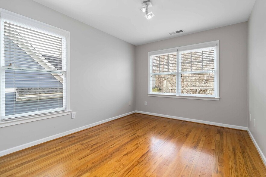Building Photo - 1529 Gilstrap Ln NW