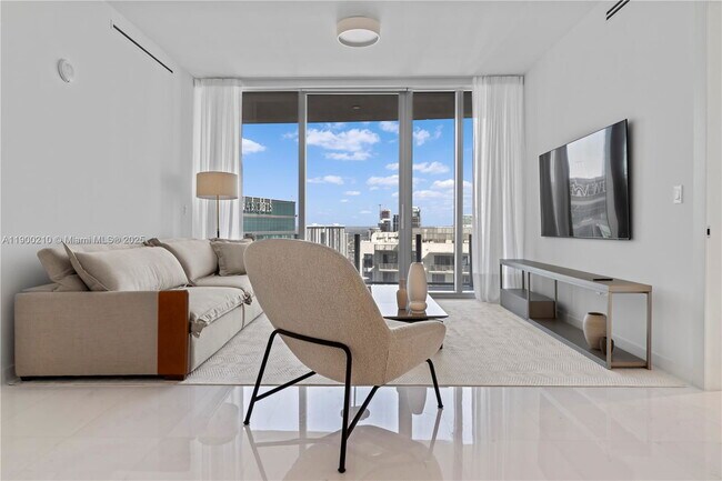 Building Photo - 300 Biscayne Blvd Way