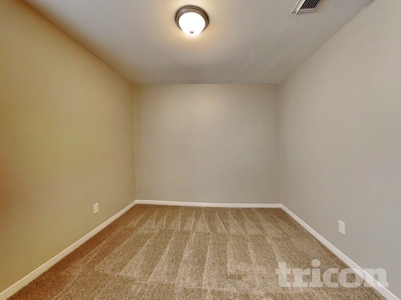 Building Photo - 6422 French Chateau Dr