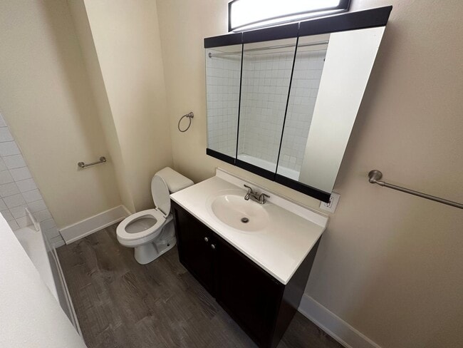 Building Photo - 416 Daly St