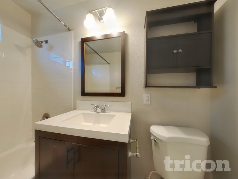 Building Photo - 5041 Whittier Dr