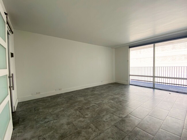 Building Photo - Live in Luxury and Convenience in the Hear...