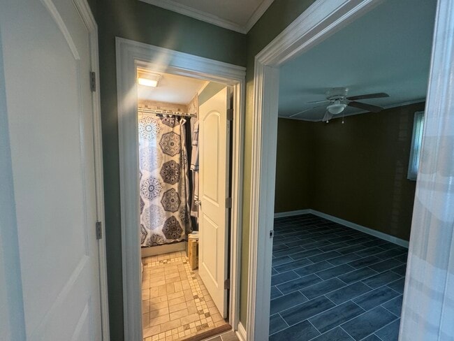 Building Photo - 253 Mantua St