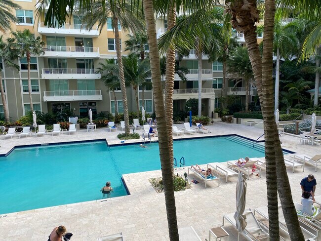 Building Photo - 700 E Boynton Beach Blvd