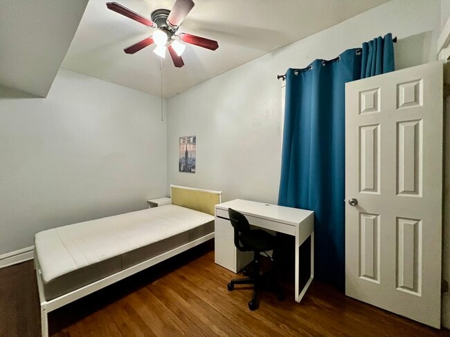 Building Photo - 4224 N Kimball Ave