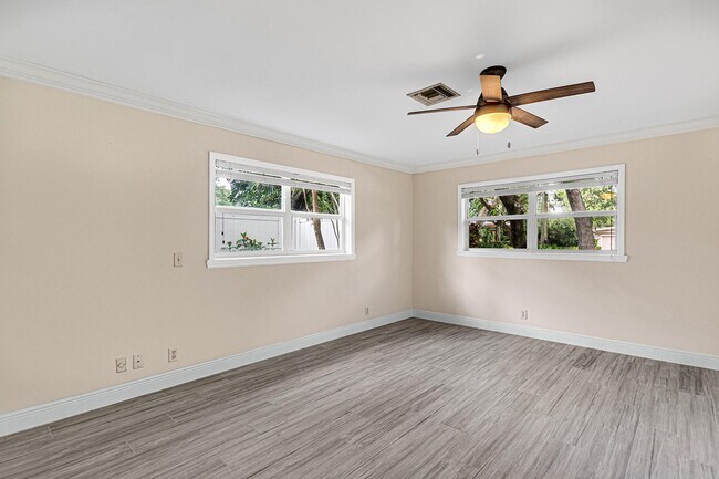 Building Photo - 12831 Shore Dr