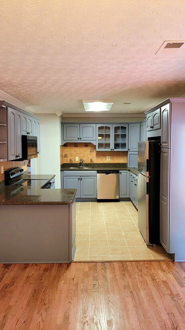 Building Photo - 2915 Lajean Dr