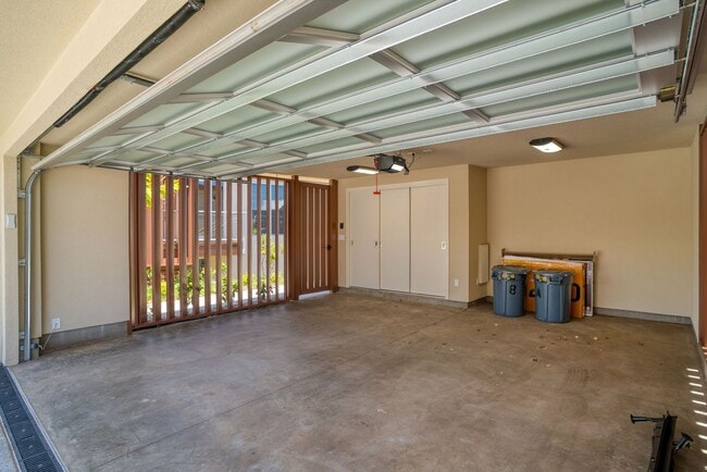 Building Photo - 197 Holokahiki Ln