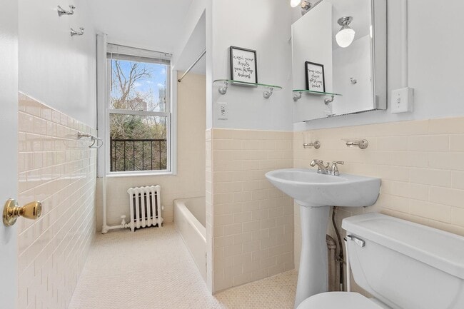 Building Photo - 34 Erie St