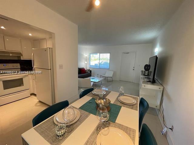 Building Photo - 1400 NE 54th St