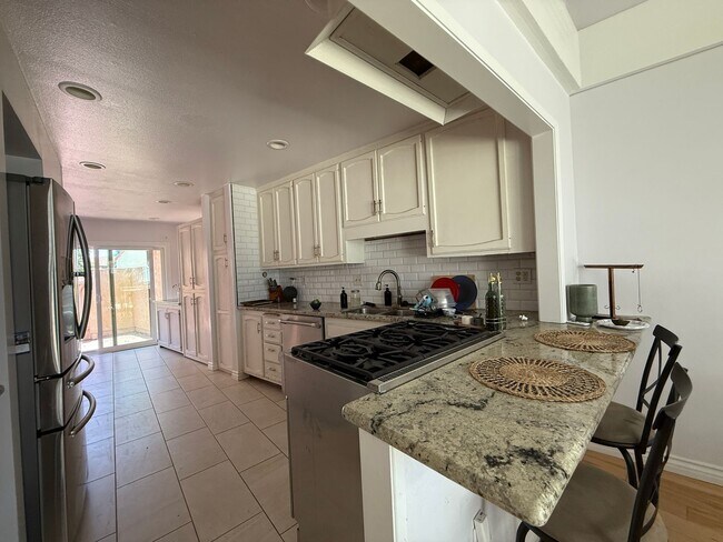 Building Photo - Beautiful 3BD/3BA Townhome in Carlsbad